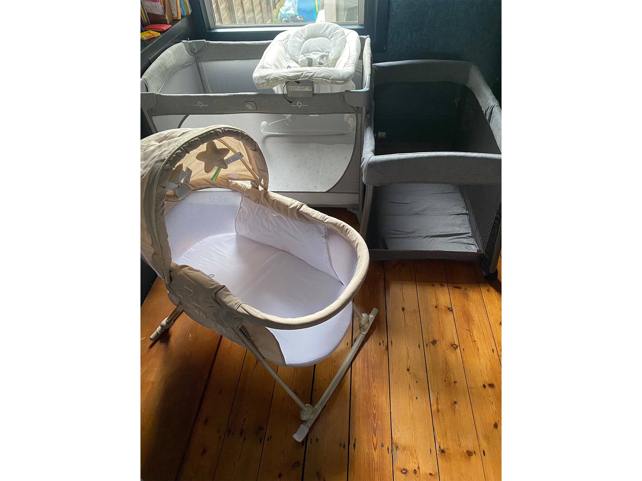 Pop up travel cot for 2 year outlet old